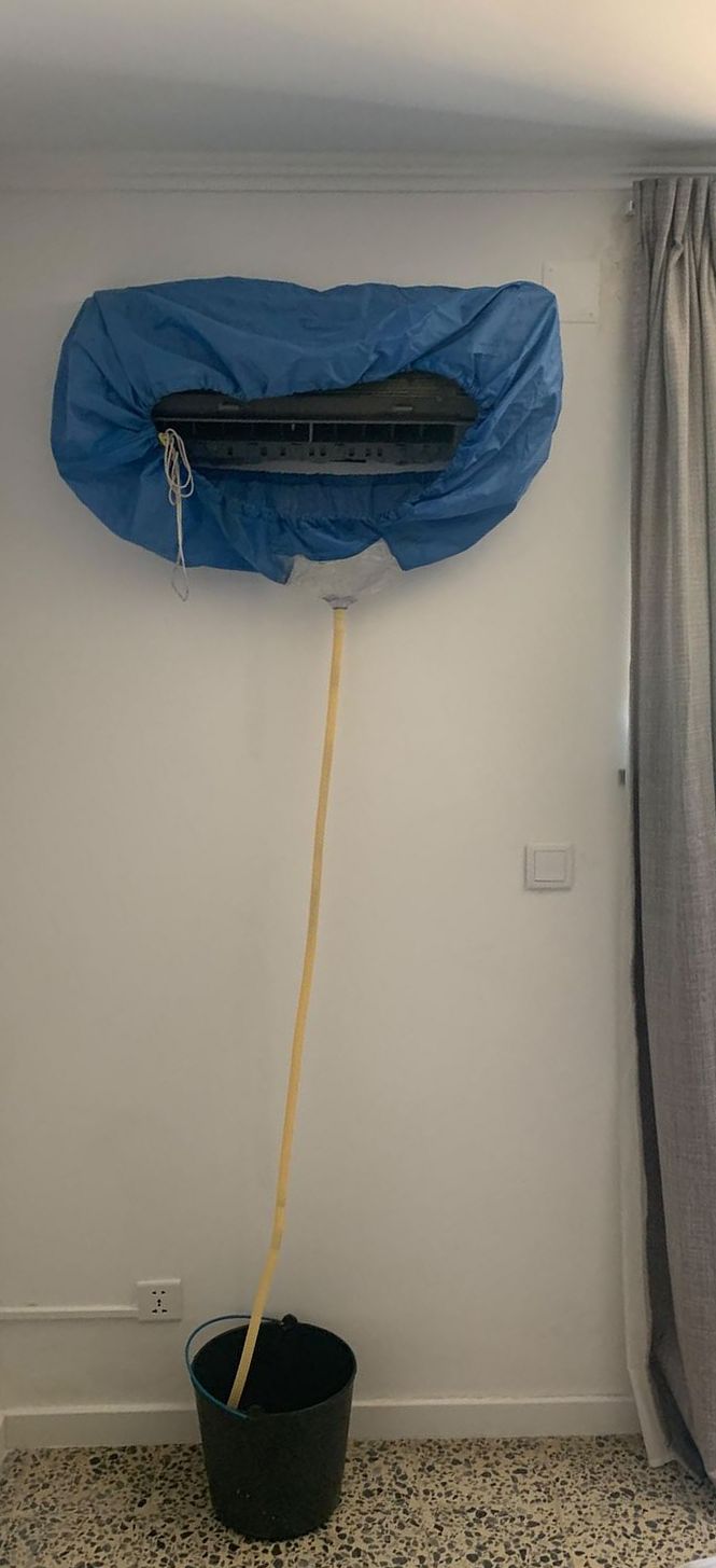 Cleaning bag fitted for an indoor unit deep clean